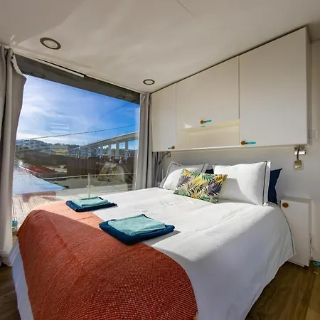 船屋 Douro Floating House