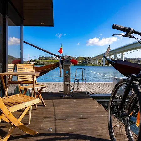 Douro Floating House